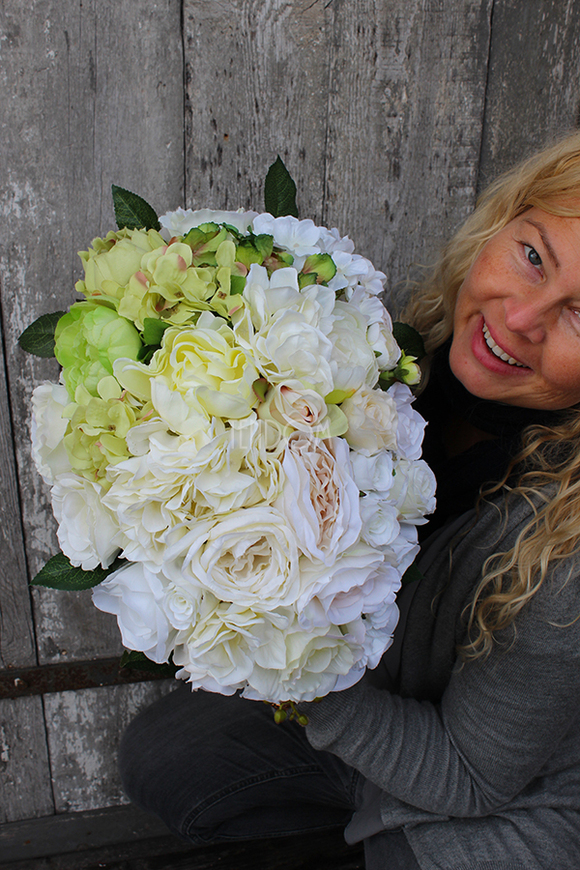 kompozycja Passion of Love w białej donicy, wym.40x29cm