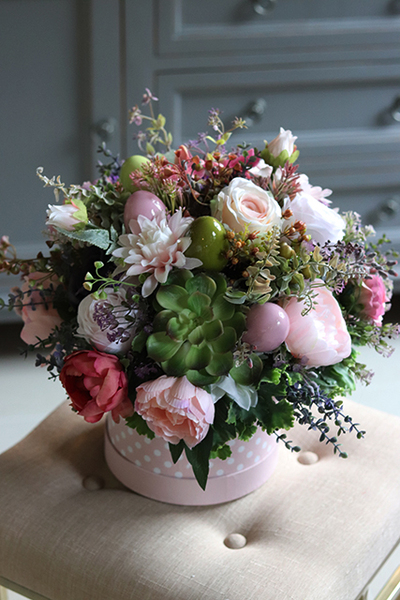 flowerbox w różowym pudełku w kropki, Spring Dekor, wys.36cm