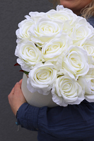 elegancki bukiet / flowerbox Rose White w wydłużonym box'ie, wys.35cm