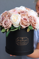 Cappuccino Gedunia, ekskluzywny flowerbox z różami, wys.35cm