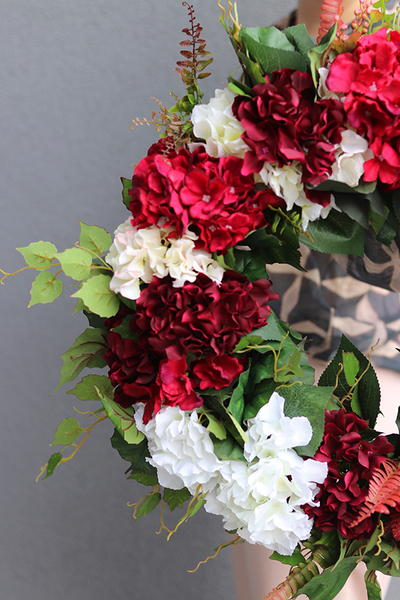 Bordo&White, gęsty wianek z hortensji na drzwi, śr.50cm 