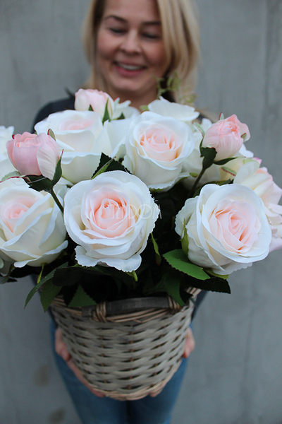 bogaty kosz z bladoróżowymi różami Romance Pink 2, 40x40cm