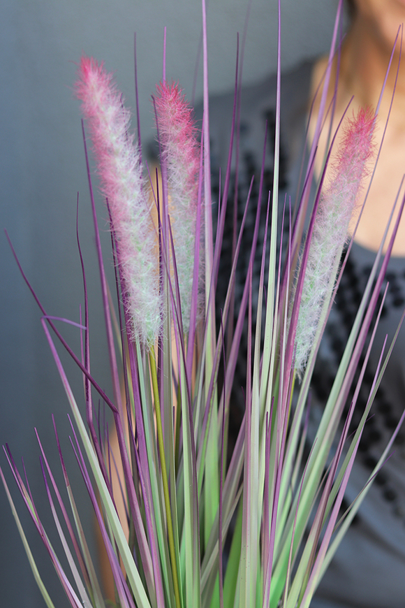 Poreto, sztuczna trawa w błyszczącej ceramicznej donicy, wys.60cm