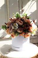 flowerbox z beżowymi kwiatami, Jesienna Deluna, wys.35cm  