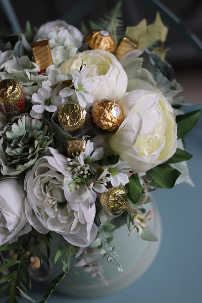 Chocolates, flowerbox z pralinami, Miętowe Love, wys.36cm