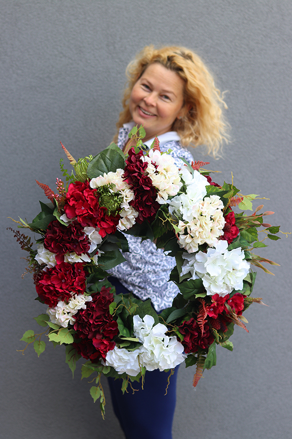 Bordo&White, gęsty wianek z hortensji na drzwi, śr.50cm 
