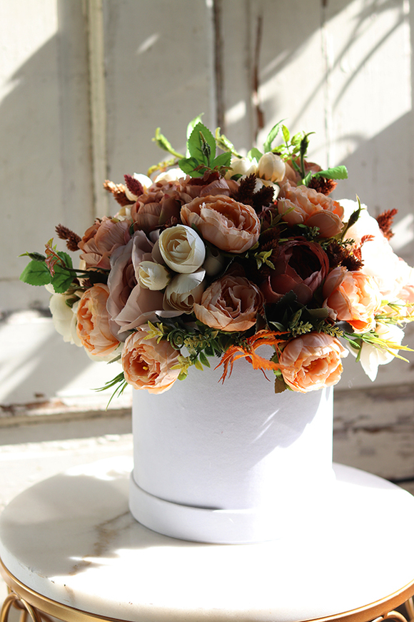 flowerbox z beżowymi kwiatami, Jesienna Deluna, wys.35cm  