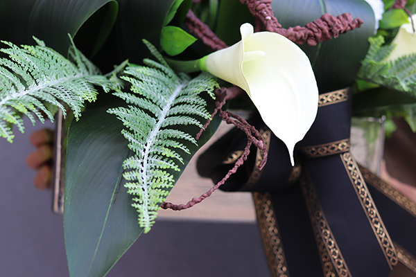 Karlitto Premium, dekoracja nagrobna kallą i eustomą, wym.56x86cm