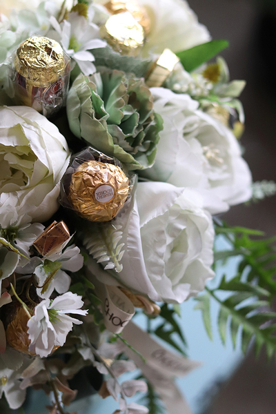 Chocolates, flowerbox z pralinami, Miętowe Love, wys.36cm