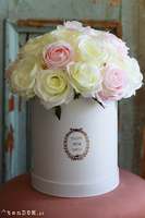 bogaty flowerbox z różami, Szampańska Elegancja, wys.37cm 