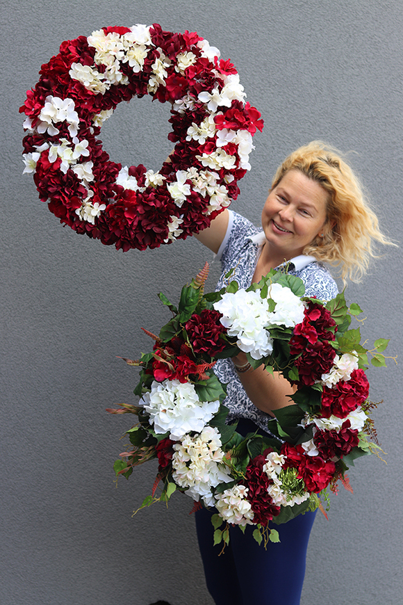 Bordo&White, gęsty wianek z hortensji na drzwi, śr.50cm 