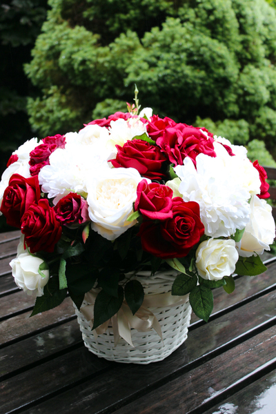 bardzo bogaty kosz z różami Exclusive Roses Pologne wys.46cm