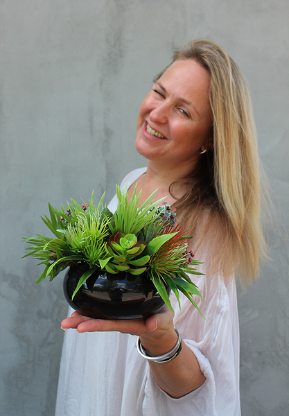 Maria, kompozycja sukulenty w okrągłej donicy, wys.16cm