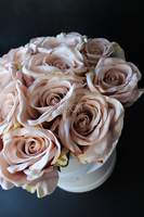 kompozycja kwiatowa / bukiet Flowerbox Roses Sand wys.31cm
