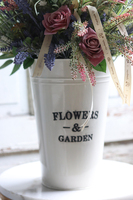 Bellisa Garden, kompozycja z różami i lawendą w metalowym wazonie, wys.64cm 