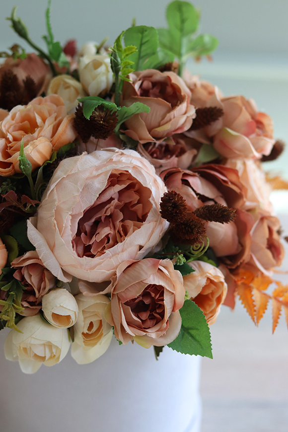 flowerbox z beżowymi kwiatami, Jesienna Deluna, wys.35cm  