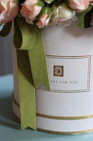 bogaty flowerbox z pralinami, Flowers & Chocolates, wys.36cm