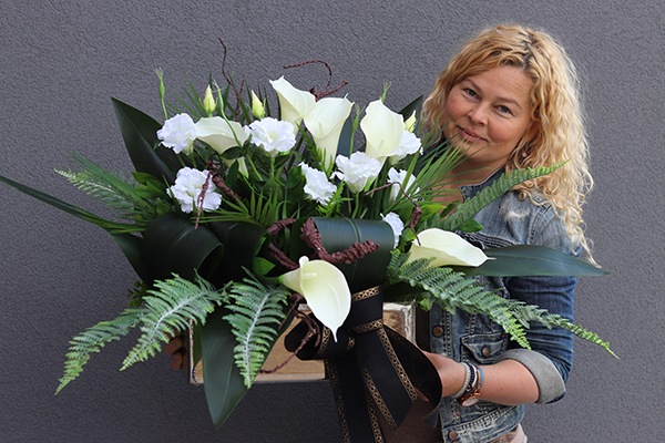 Karlitto Premium, dekoracja nagrobna kallą i eustomą, wym.56x86cm