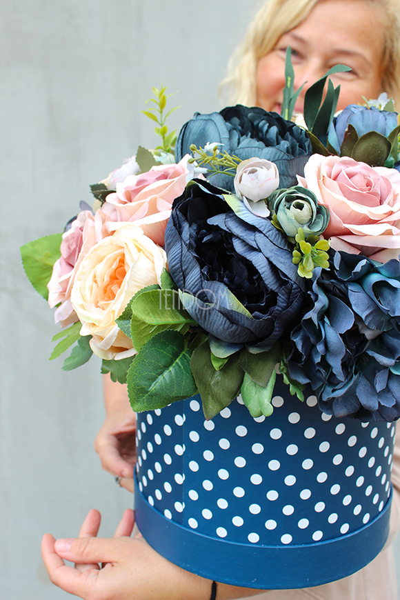 Flamenco kompozycja kwiatowa / bukiet / Flowerbox, wys.36cm