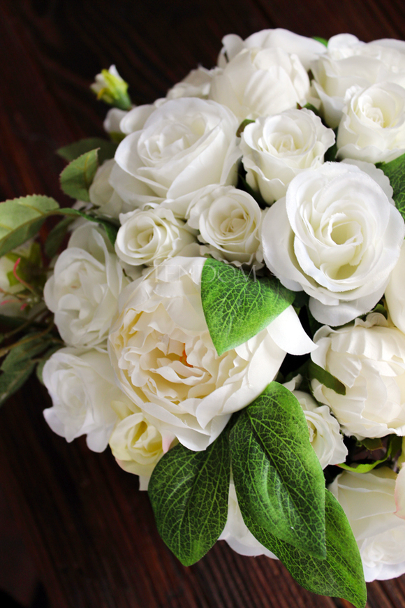 bogaty kosz z białymi różami Romance wys.26cm