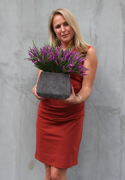 Wrzosy, kompozycja kwiatowa w ceramicznej kwadratowej donicy, wys.33cm   