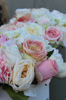 kompozycja kwiatowa / bukiet Flowerbox Maria Antonina White wys.36cm