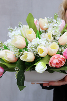 Tulipany & Bzy Exclusive kompozycja kwiatowa / bukiet wys.24cm,dł.kompozycji 50cm