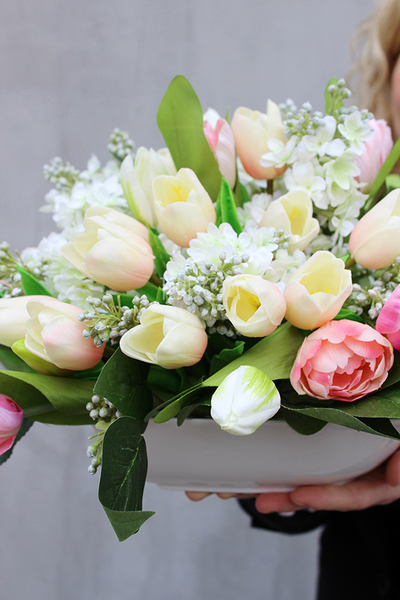 Tulipany & Bzy Exclusive kompozycja kwiatowa / bukiet wys.24cm,dł.kompozycji 50cm