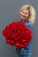 bukiet 32-óch sztucznych czerwonych róż, Madlen, wys.50cm