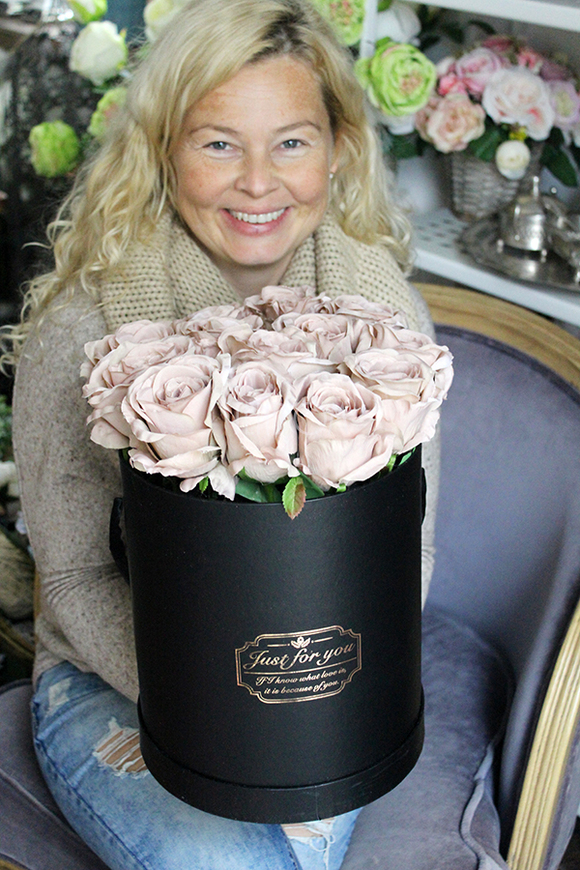 kompozycja kwiatowa / bukiet Flowerbox czarny XL wys.36cm