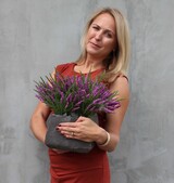 Wrzosy, kompozycja kwiatowa w ceramicznej kwadratowej donicy, wys.33cm   