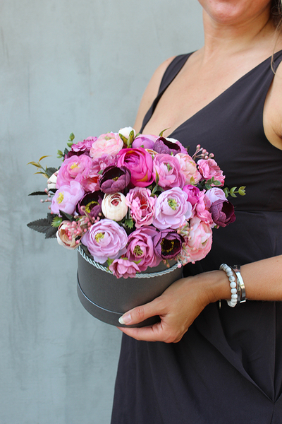 kompozycja kwiatowa / bukiet Flowerbox Srebrzystoszary Marzena, wys.24cm