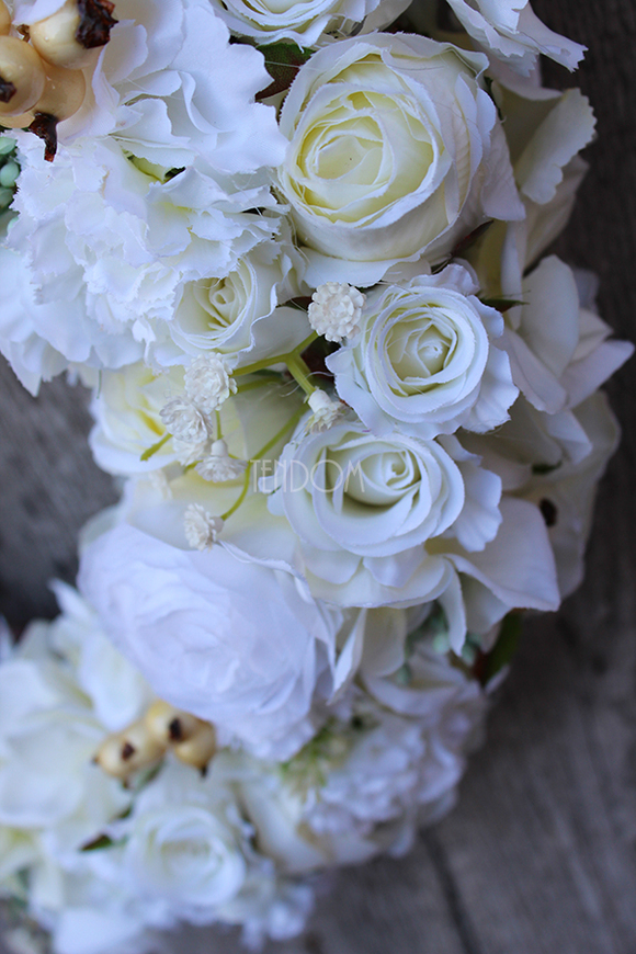 Serce White, dekoracja kwiatowa na wiklinowym spodzie, wys.32cm