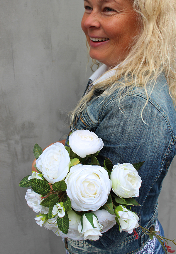 Biellenda, bukiet białych róż do wazonu, wym.20x22cm