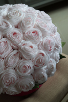 Aksamit, flowerbox welurowy z różami, wys.36cm