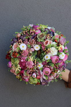 atrakcyjny kwiatowy wianek, Perrasa, wym.40cm  