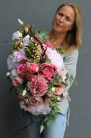 Abella Cinderella, kompozycja kwiatowa w biało-srebrnej misie, wym.50x62cm