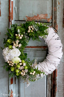 Abril, biały asymetryczny wianek, śr.38cm