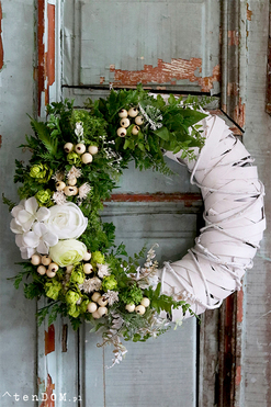 Abril, biały asymetryczny wianek, śr.38cm