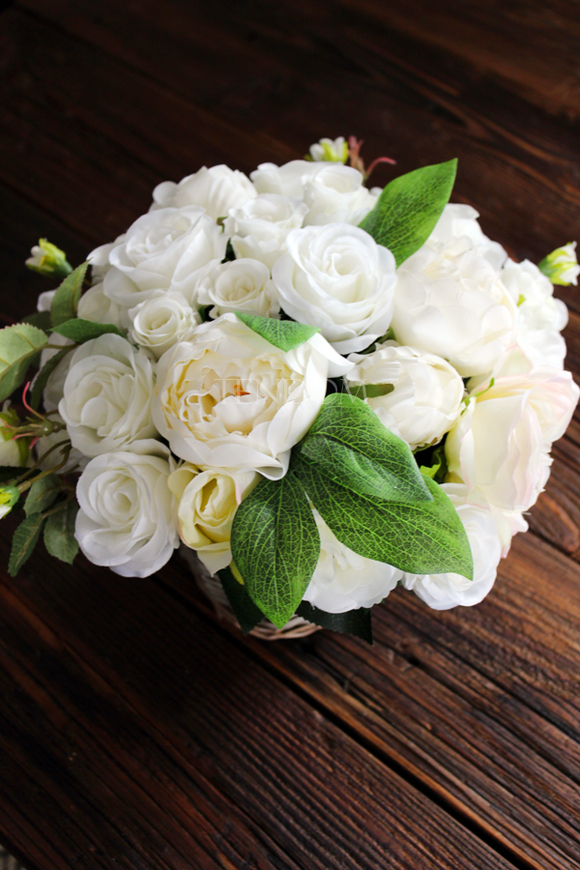 bogaty kosz z białymi różami Romance wys.26cm