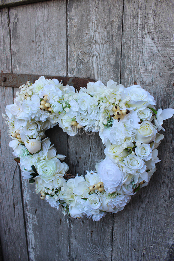 Serce White, dekoracja kwiatowa na wiklinowym spodzie, wys.32cm