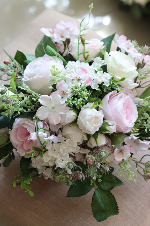 Eleonora Mini, elegancka kompozycja kwiatowa / stroik, wym.23x40cm