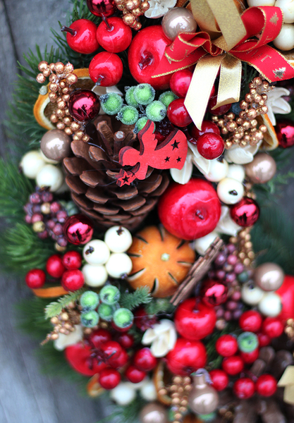 Szyszki wśród Czerwieni, tradycyjny wianek świąteczny, śr.47cm