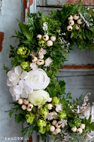 Abril, biały asymetryczny wianek, śr.38cm