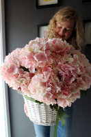 bogaty kosz z jasnoróżowymi hortensjami Provance 50x55cm  