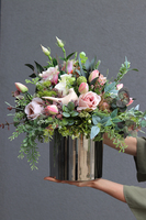 Figaro Silver, efektowna kompozycja kwiatowa w lustrzanym wazonie, wys.54cm