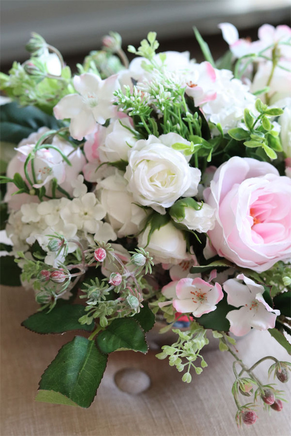 Eleonora Mini, elegancka kompozycja kwiatowa / stroik, wym.23x40cm