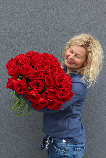 bukiet 32-óch sztucznych czerwonych róż, Madlen, wys.50cm