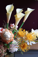 Jasmina Trio, potrójna kompozycja kwiatowa na stojaku, wym.132cm