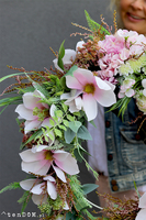 atrakcyjny wianek kwiatowy z magnolią, Barcelitta Subtelle, śr.58cm